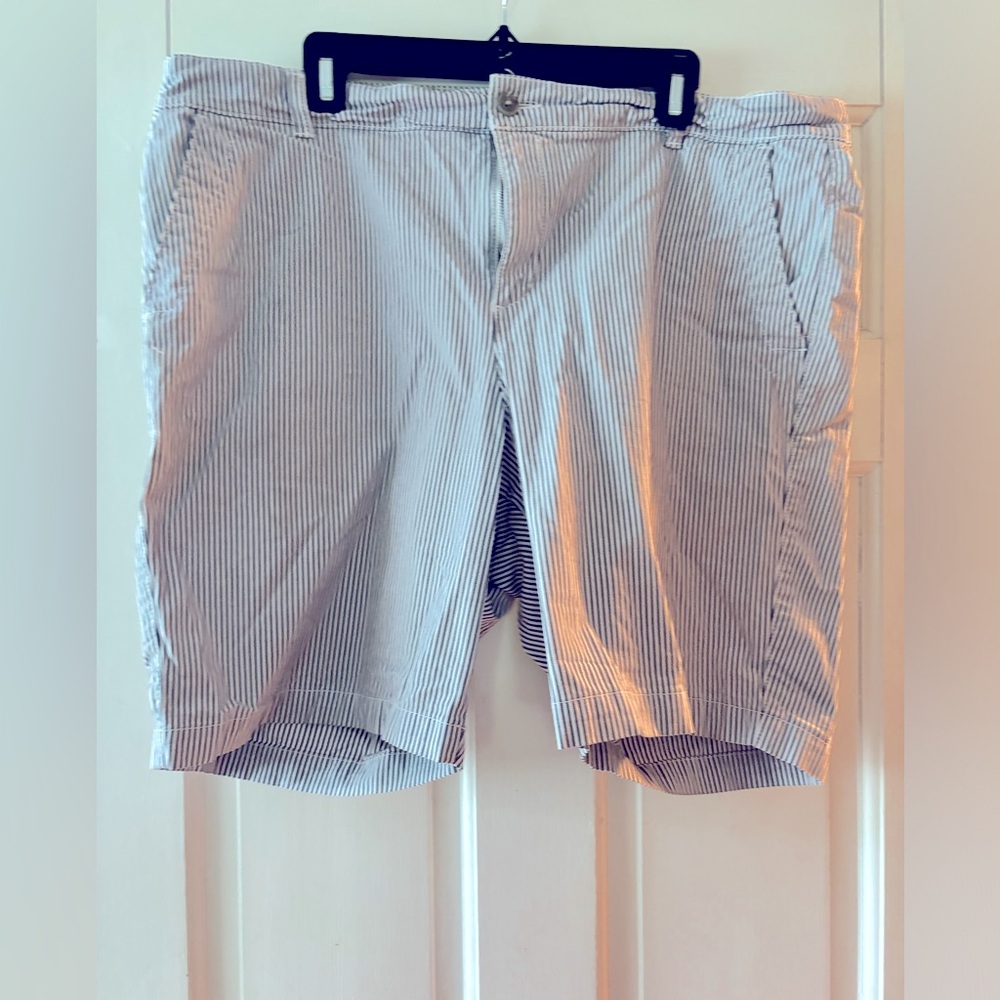 Gap striped women’s shorts